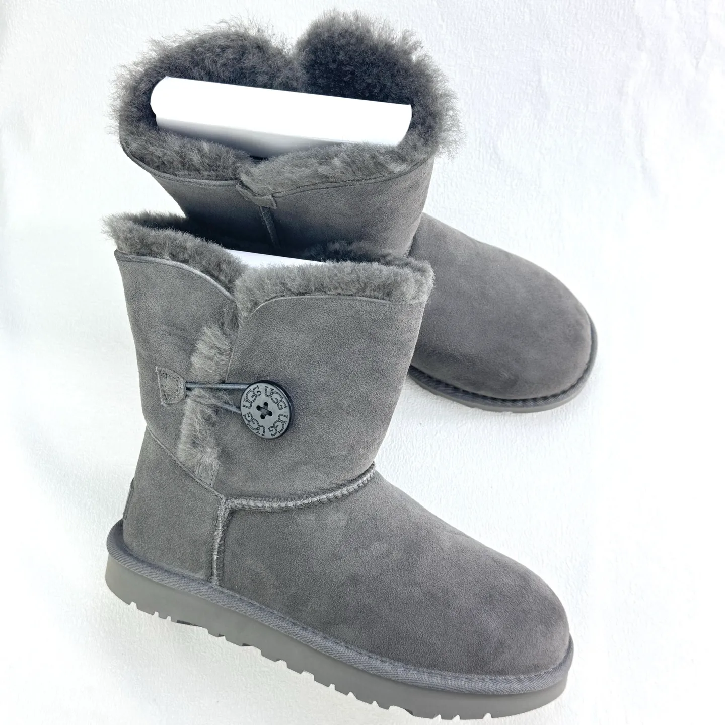 Local 💰460 UGG 6226 mid-tube wooden buckle, classic style of Longfeng fur, Size 35 36 37 38 39 40
